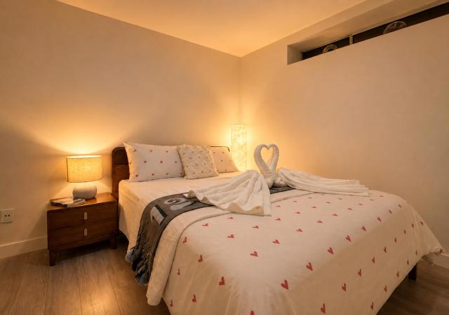 Vancouver Nest Cozy Private 2BR Retreat and Extra Room - Sleeps 6