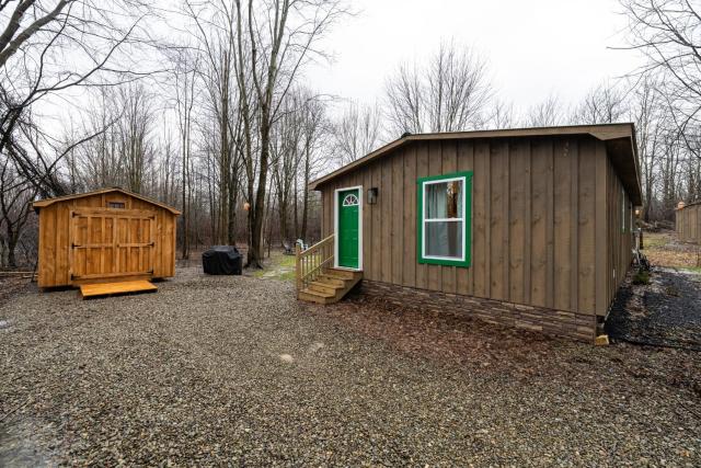 The Little Cabin on Old Main Rd