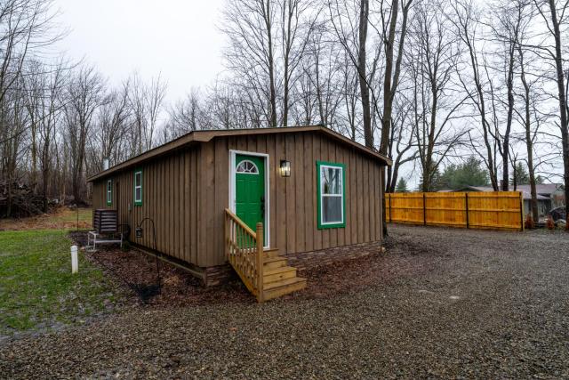 The Little Cabin on Old Main Rd