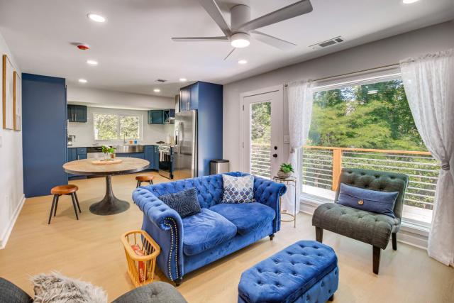 2 Mi to Truist Park! Modern Gem w/ Pool & Fire Pit