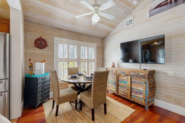 KW84FLR Conched Out Cottage