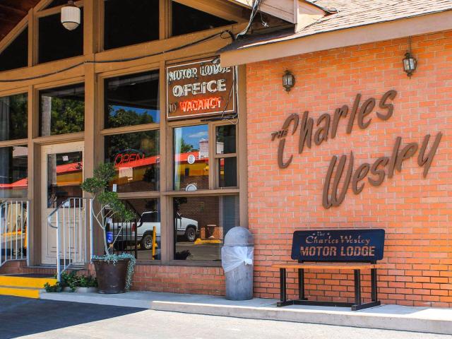Charles Wesley Motor Lodge Downtown Broken Bow- Hochatown