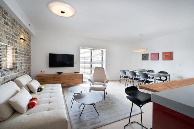 Relaxing 2 BR Apt with Parking