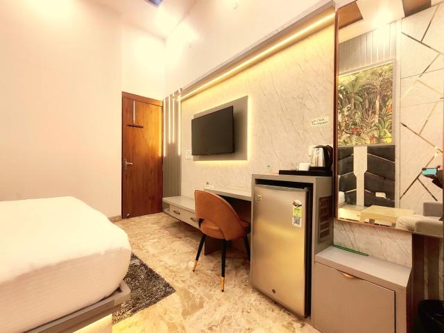 Premium Homestay Near Banke Bihari Ji with Power Backup-Free WiFi-Washing Machine in 1BHK - No Parking