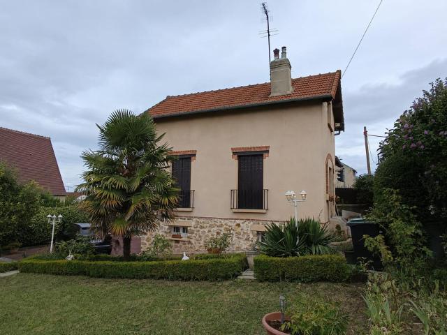Cozy and modern house with garden Paris 20 minutes away