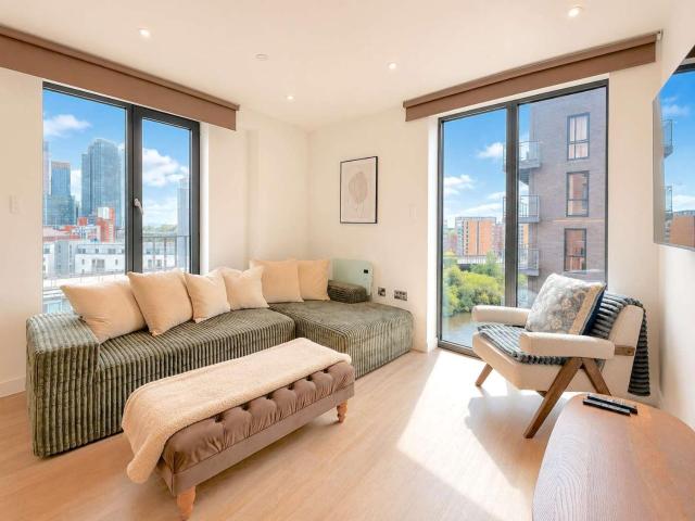 Alabaster Suite by CasaCity