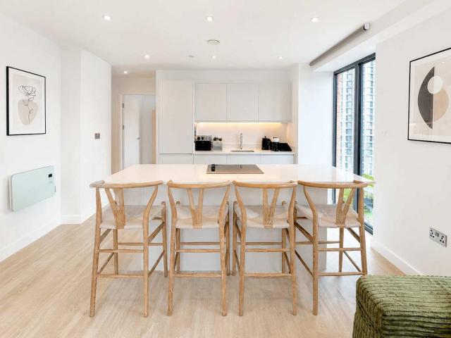 Alabaster Suite by CasaCity