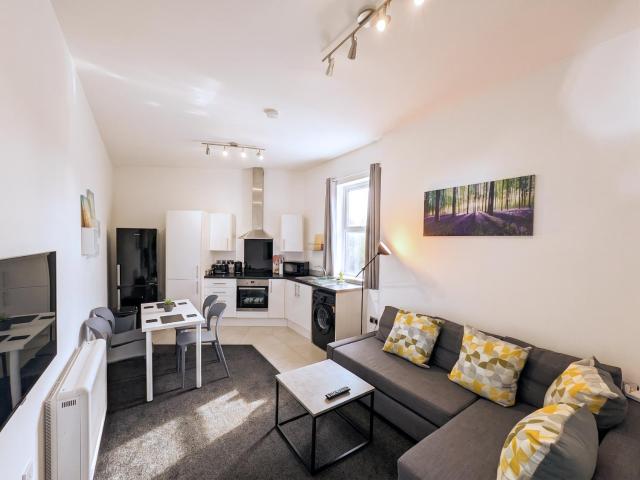 Stylish 2 Bedroom-Free Parking