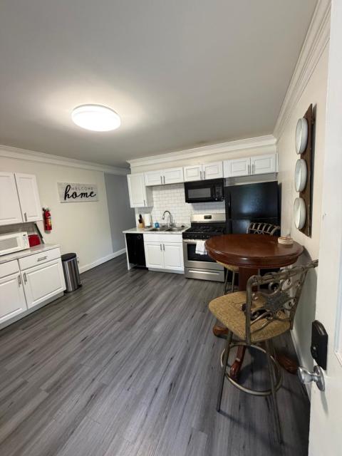 PRIVATE 1Bed1Bath Studio Frog Hollow Historic East Point
