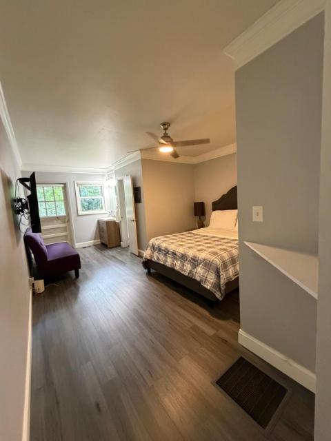 PRIVATE 1Bed1Bath Studio Frog Hollow Historic East Point