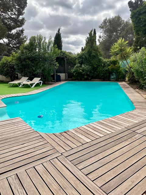 Villa con piscina a 15 min de Valencia