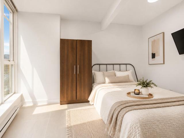 Prime Hamilton Street 2-Bedroom Vancouver Stay