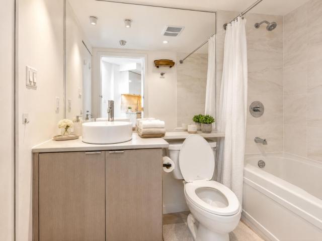 Prime Hamilton Street 2-Bedroom Vancouver Stay