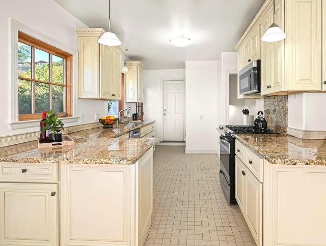 Cozy Berkeley Hills Home with Stunning Views