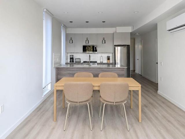 Stylish 3BR2BA Suite with AC Steps to The Drive