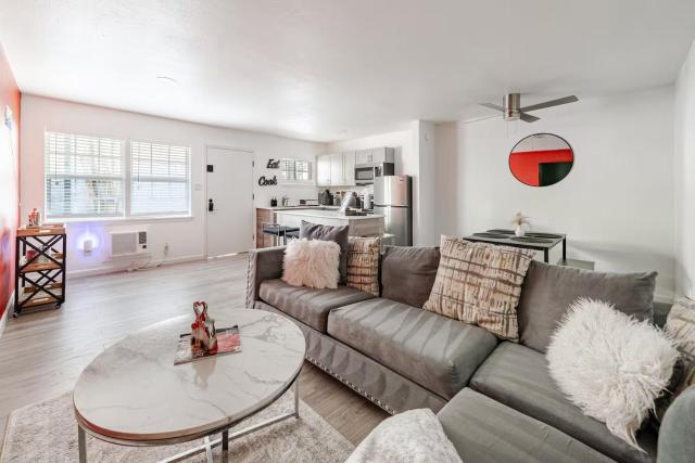 NEW Montrose Gem! Central to Museum District & Downtown Houston