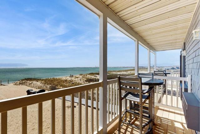Oceanfront suite with bay views full kitchen balcony AC & firepit
