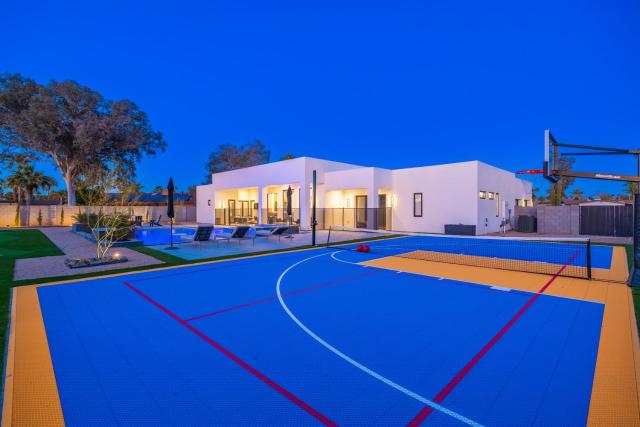 MultiMillionResort Oasis PickleballVolleyballCourtBocce Ball CourtGolf