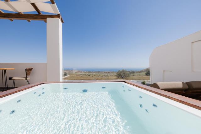 Acro Caldo Suites