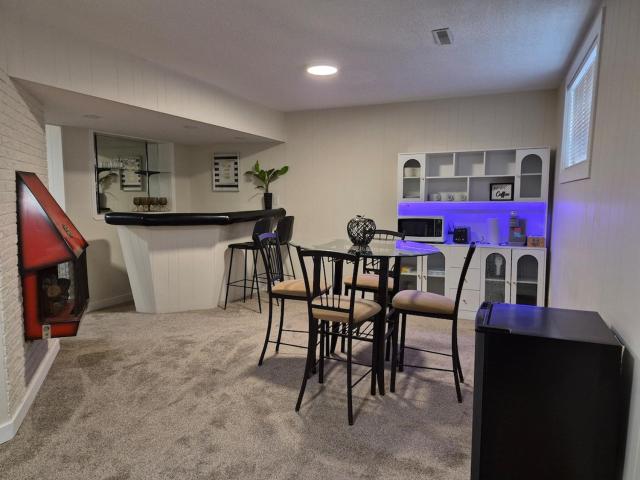 Bright and Cozy Private Suite Near Airport