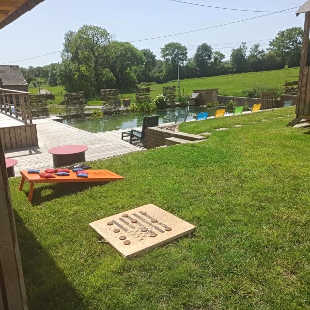 Maison 12 couchages, roulottes et piscine naturelle