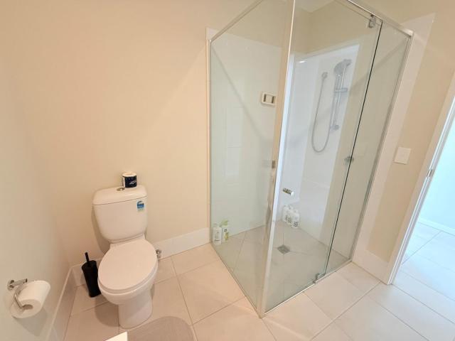 Pet Friendly &Amazing location bright new house
