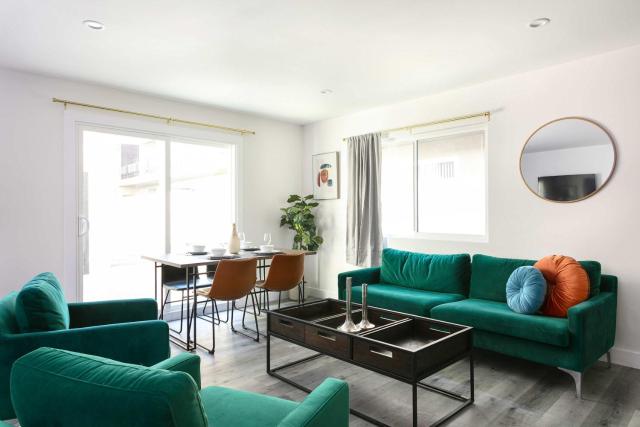 Chic Walkable Downtown Apt Near Americana