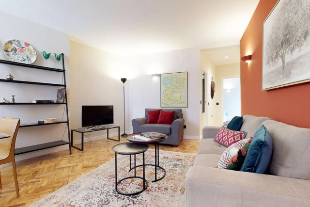 Stylish Apartment by Plaza Santa Ana