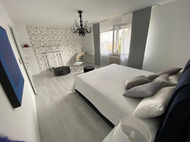 Stuttgart-Townhouse fully furnished w garden