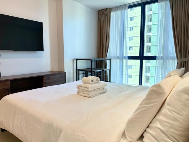 38 Park Ave IT Park with 500Mbps, Pool, & Netflix