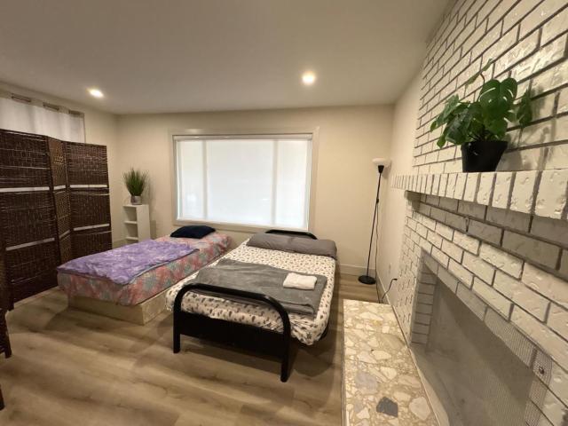 VancouverDowntown Open Living Room Stay - 10 Min Walk to FIFA Stadium & Sky Train, Free Parking