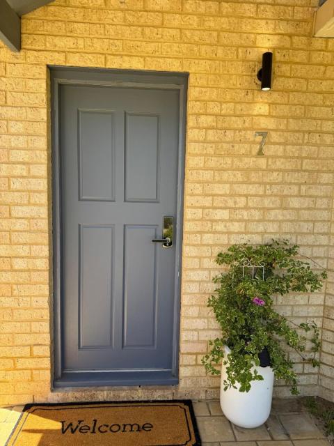 Sunset Coast Retreat - Walk to beach - Free Parking