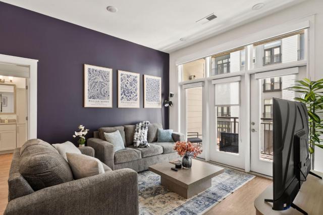 Carolina Charm - Free Parking, Pool, Gym