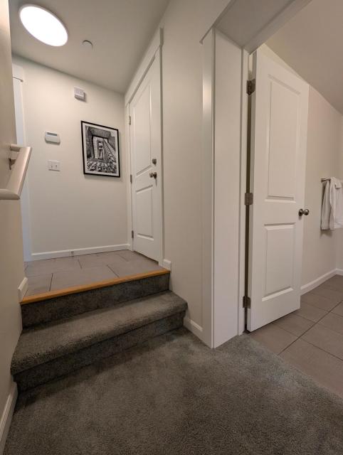Gallery House, Minimalist Luxury 4BR, Near DT & Stadiums