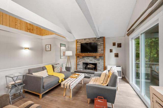 TreeTop House- A Hillside 3Bed Retreat -Chalk Pond
