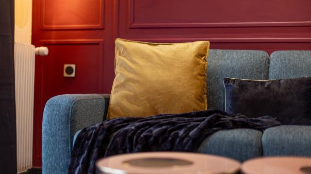 Studio moderne chaleureux et calme