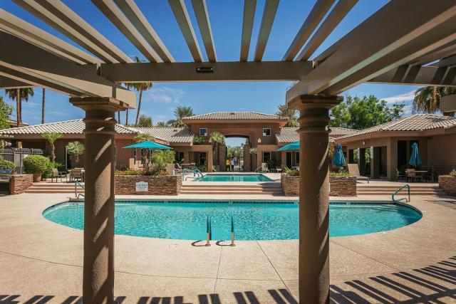 Luxury Condo - Walk to Kierland Commons