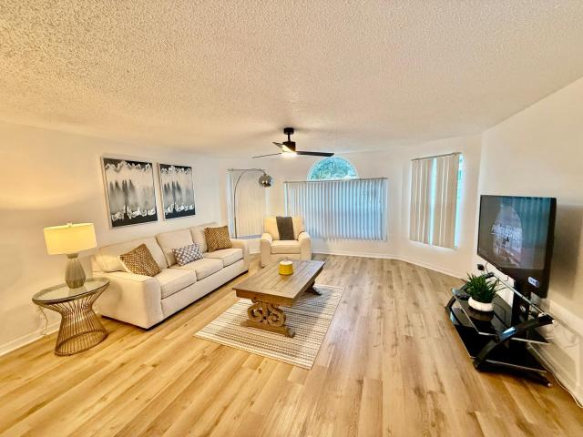 Grand Deluxe Bay 3BR Penthouse near Disney