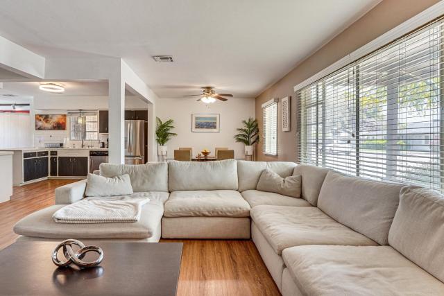 < 10 Min to Old Town! Home w/ Unique Photo Studio