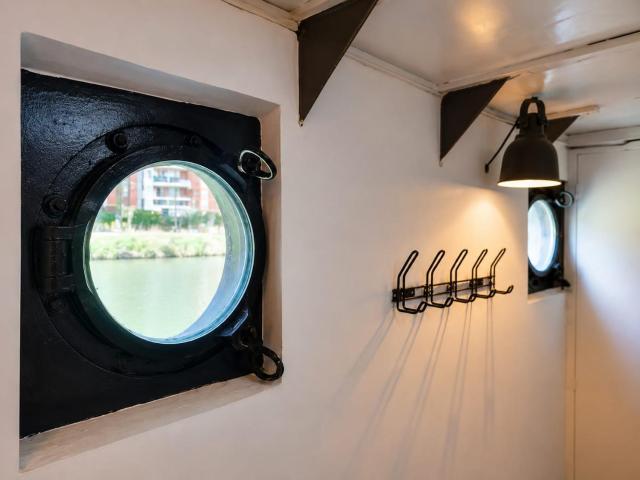 Péniche de charme avec jacuzzi sur canal du midi