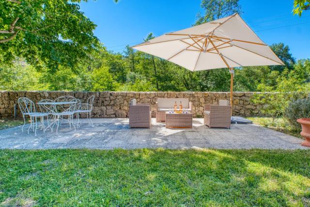 Demeure historique provençale avec Piscine au bord de la Rivière
