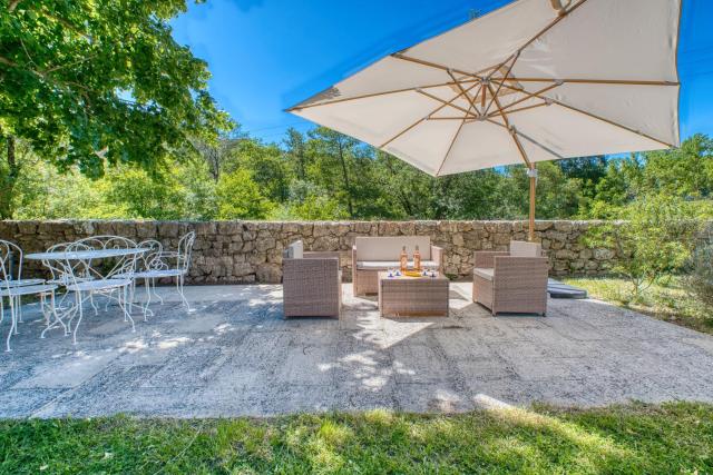 Demeure historique provençale avec Piscine au bord de la Rivière