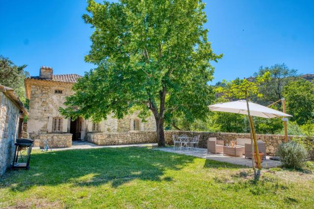 Demeure historique provençale avec Piscine au bord de la Rivière