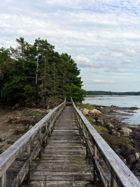 Galleon's Lap - Design Featured Cabin on Waterfront