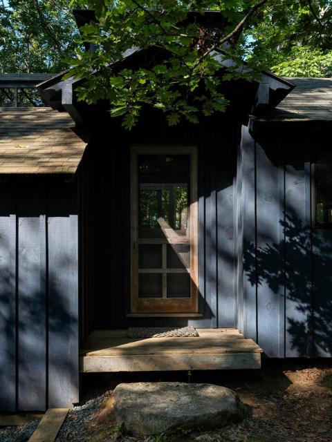Galleon's Lap - Design Featured Cabin on Waterfront