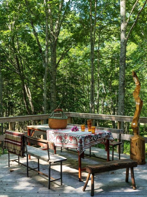 Galleon's Lap - Design Featured Cabin on Waterfront