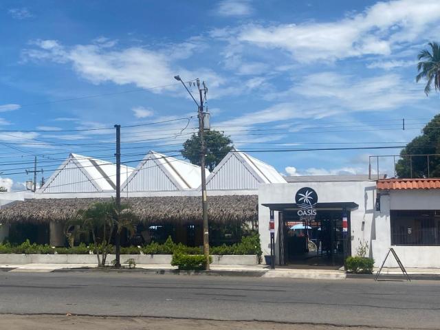 Hotel Oasis Beach Club
