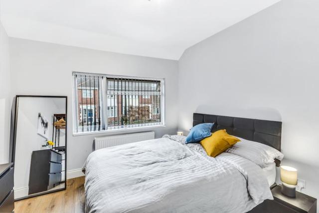 Modern Two-Bedroom Flat Near Victoria Park, Leicester
