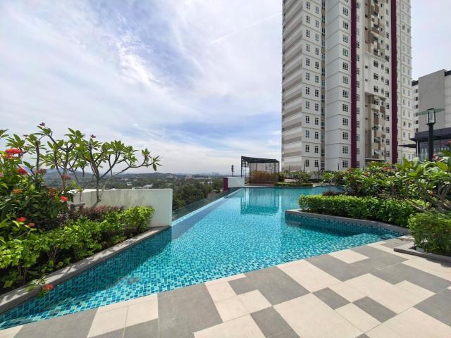 Aero Forest Escape With Pool View and 15m to KLIA or Sepang