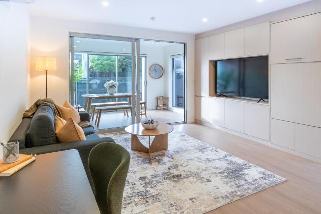 Beachside Stay - Parking, EV Charger, Spa & Sauna